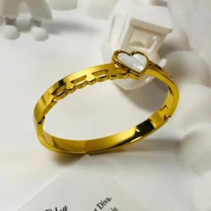 Heart design-white bangle(kids)