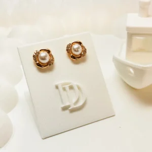 Vintage Pearl Bloom stud