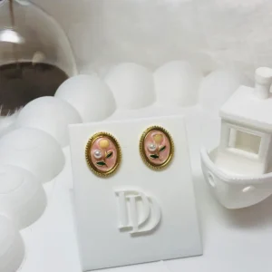 Enamel stud peach rose