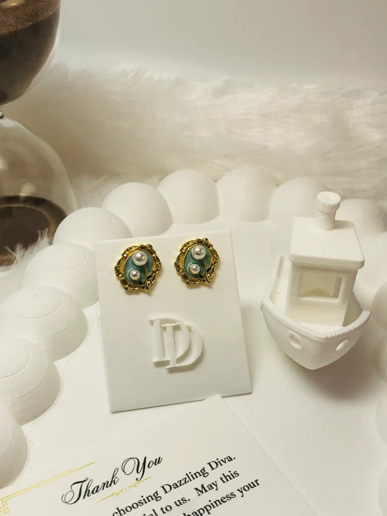 Enamel stud green