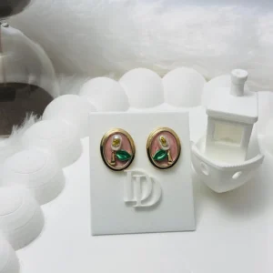 Enamel stud white bud