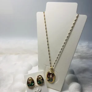 Enamel stud and chain set